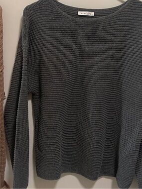 Neuflora Women's Gray Ribbed Crewneck Sweater